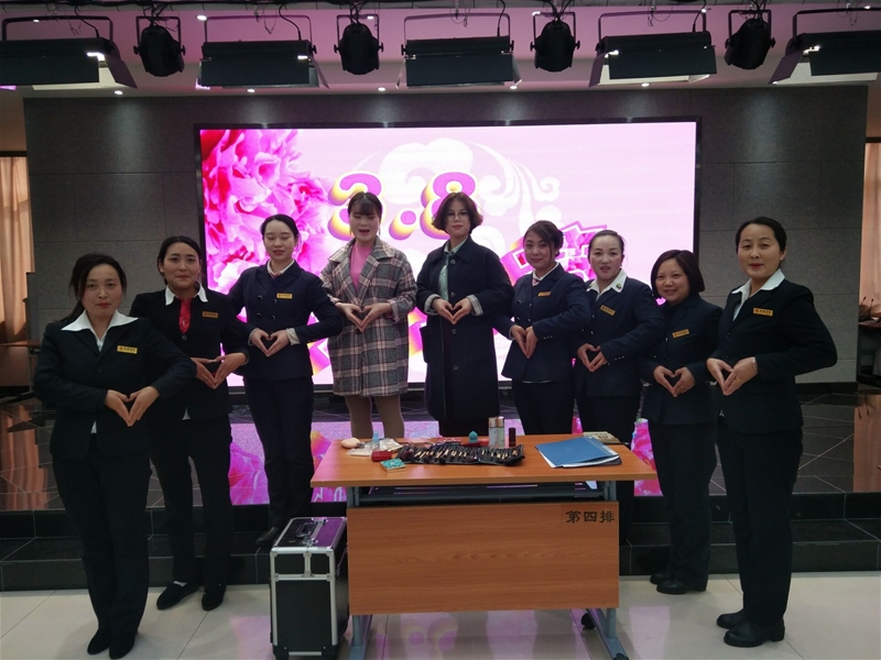 �����e�^Ů���c�����ˡ���Ӿ��ʼ���