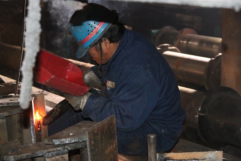 �����L��